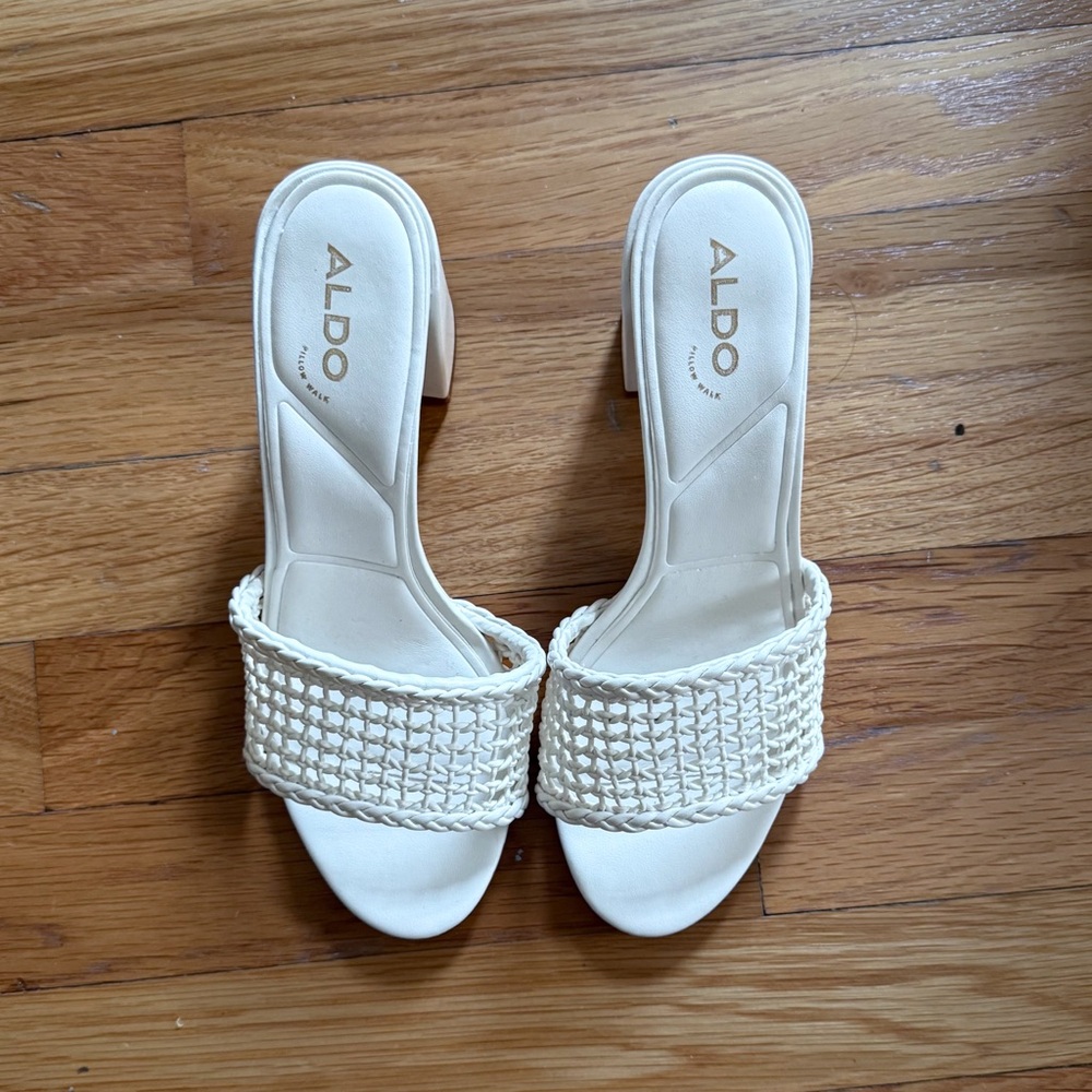 NWOT! ALDO Women's Bone Heeled Mule 6.5